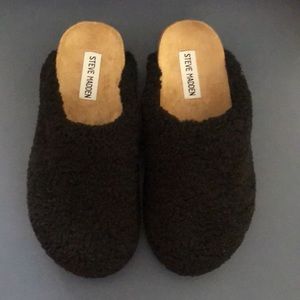 Steve Madden Black VESA Slip-On Sherpa Clog Shoe